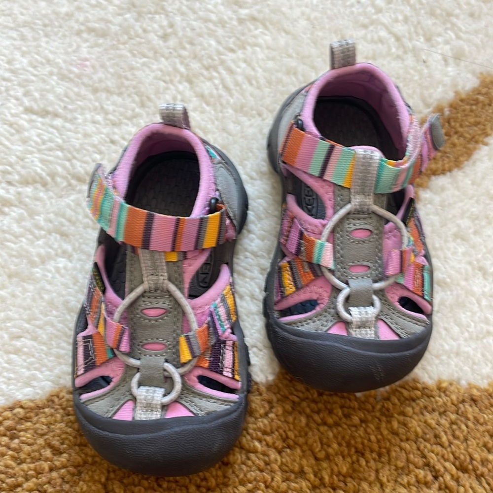 Toddler Keen washable shoes size 8
